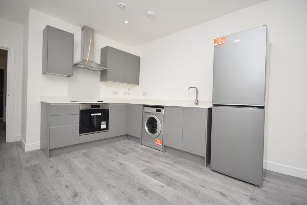 Property photo 3 of 12 Kitchen/Lounge
