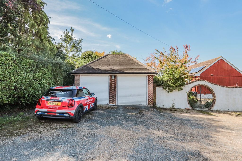 Property photo 2 of 11