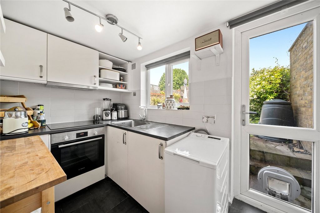 Property photo 3 of 7 Kitchen