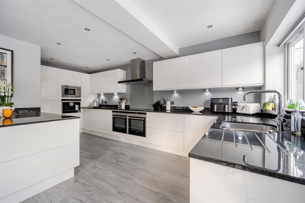 Property photo 3 of 27 1395468-15-695d03746cd81.Jpg