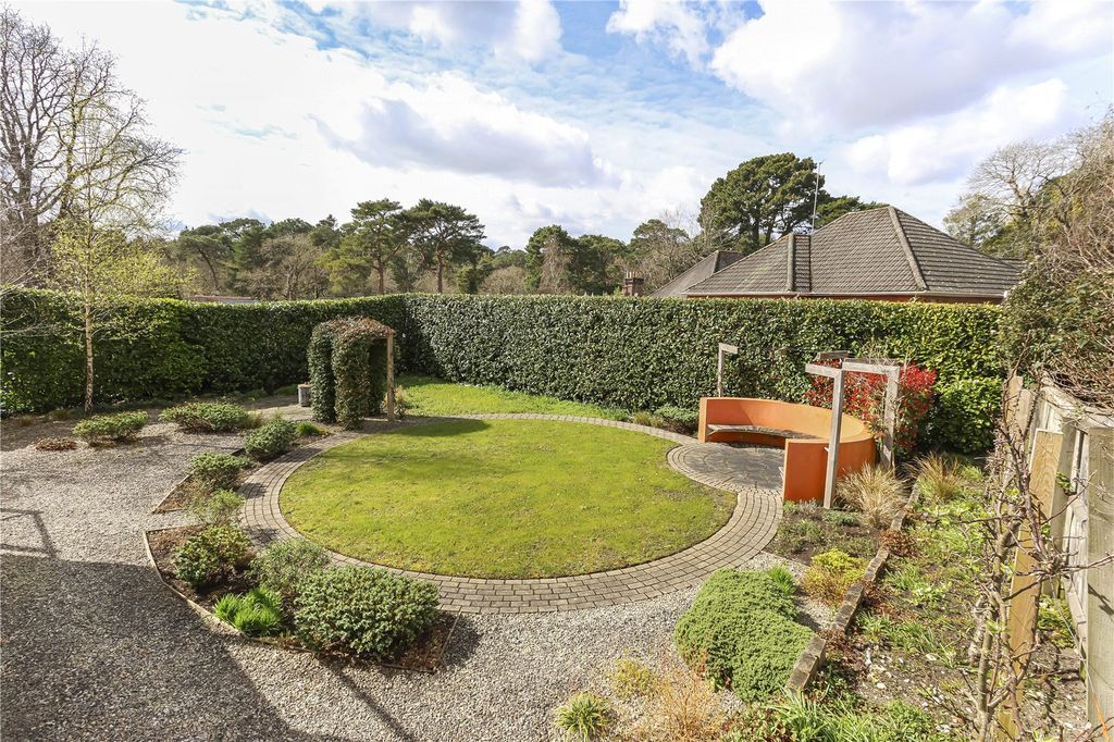 Property photo 3 of 28 Garden