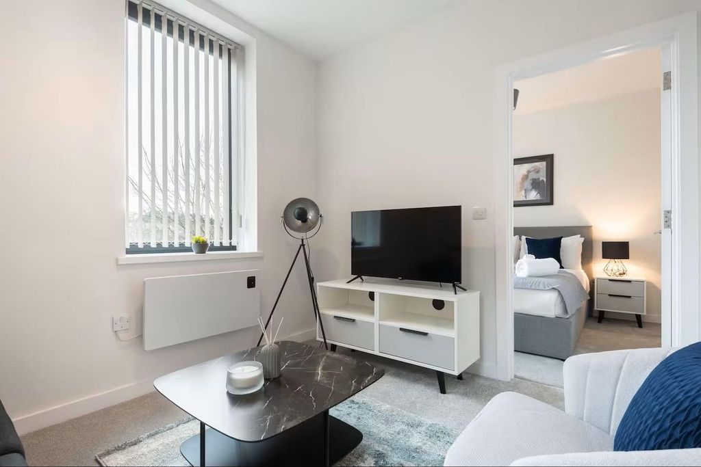 Property photo 3 of 10 TV.Jpg
