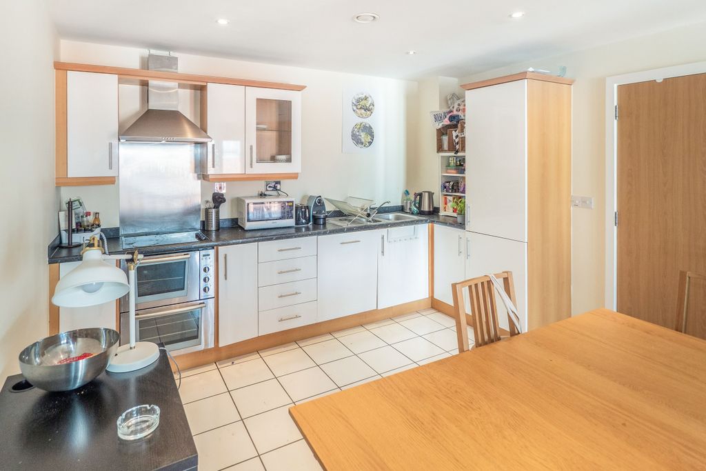 Property photo 2 of 7 Kitchen