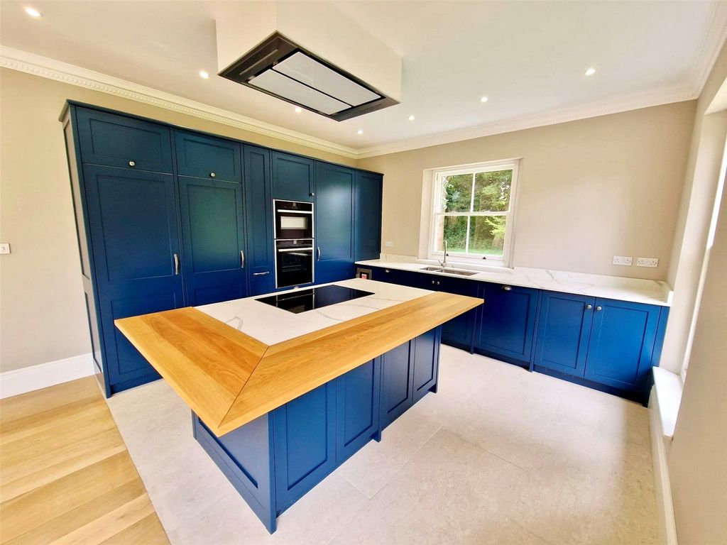 Property photo 2 of 10 Picture No. 04