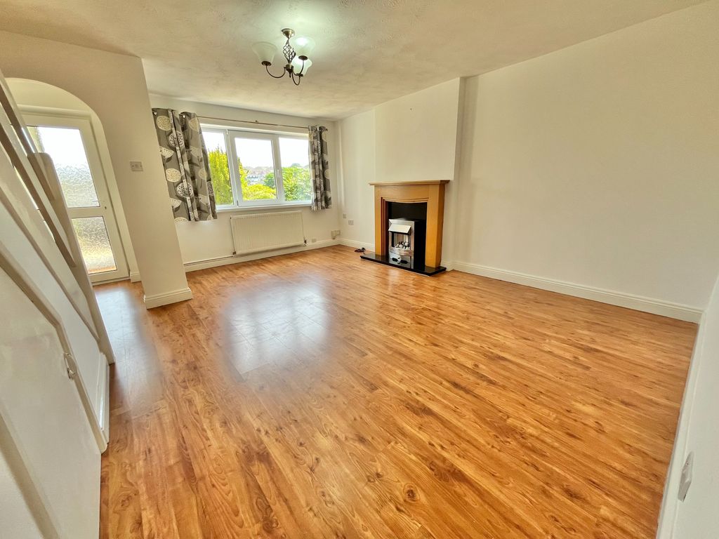 Property photo 2 of 22