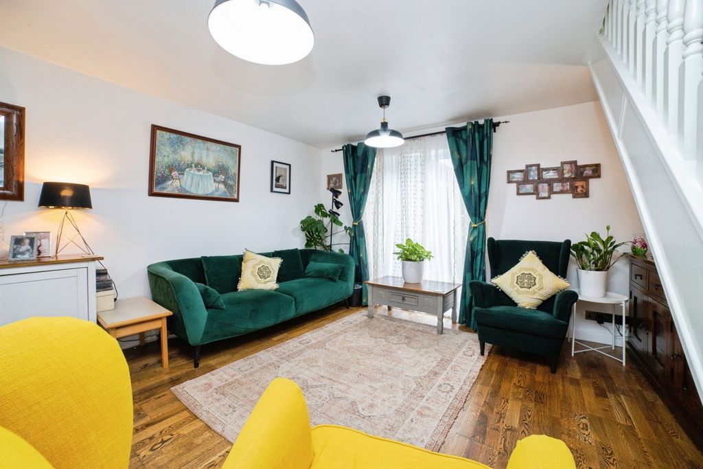 Property photo 2 of 17 Photo