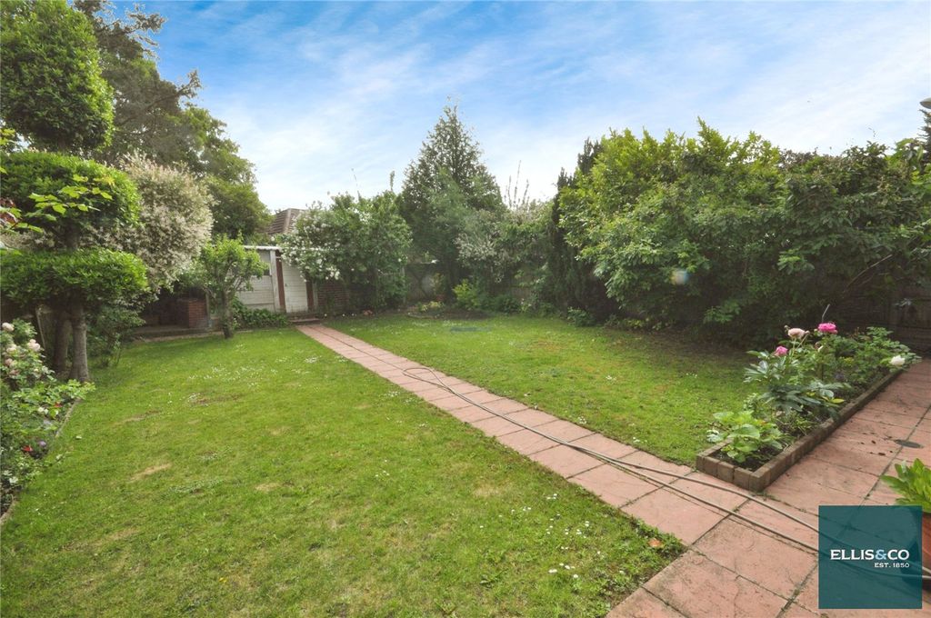 Property photo 3 of 16 Picture No. 17