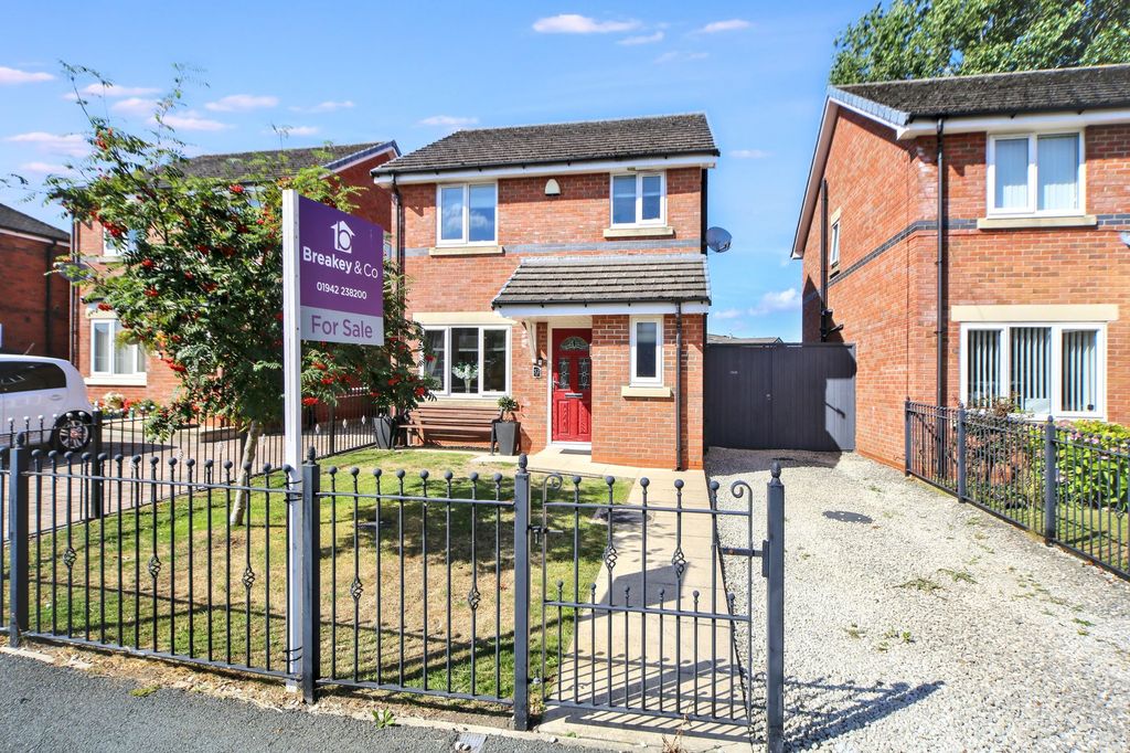 Property photo 1 of 23