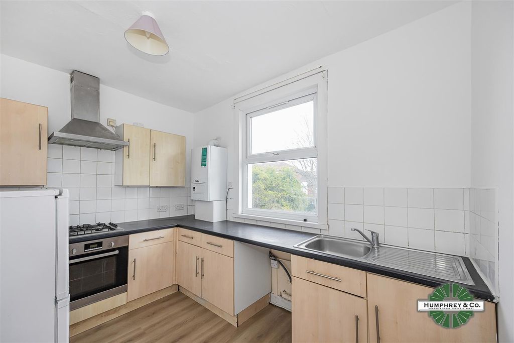 Property photo 1 of 8 81B Boston Manor Road -002.Jpg