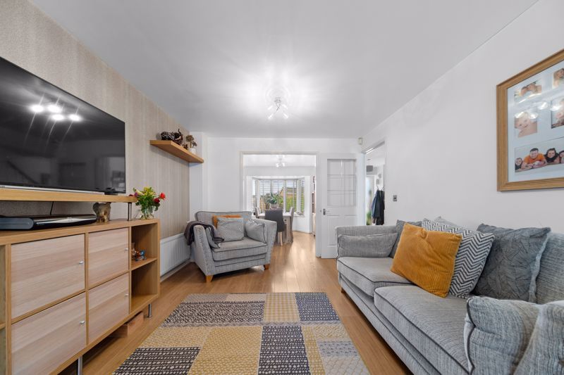 Property photo 2 of 32 Rosedale Court