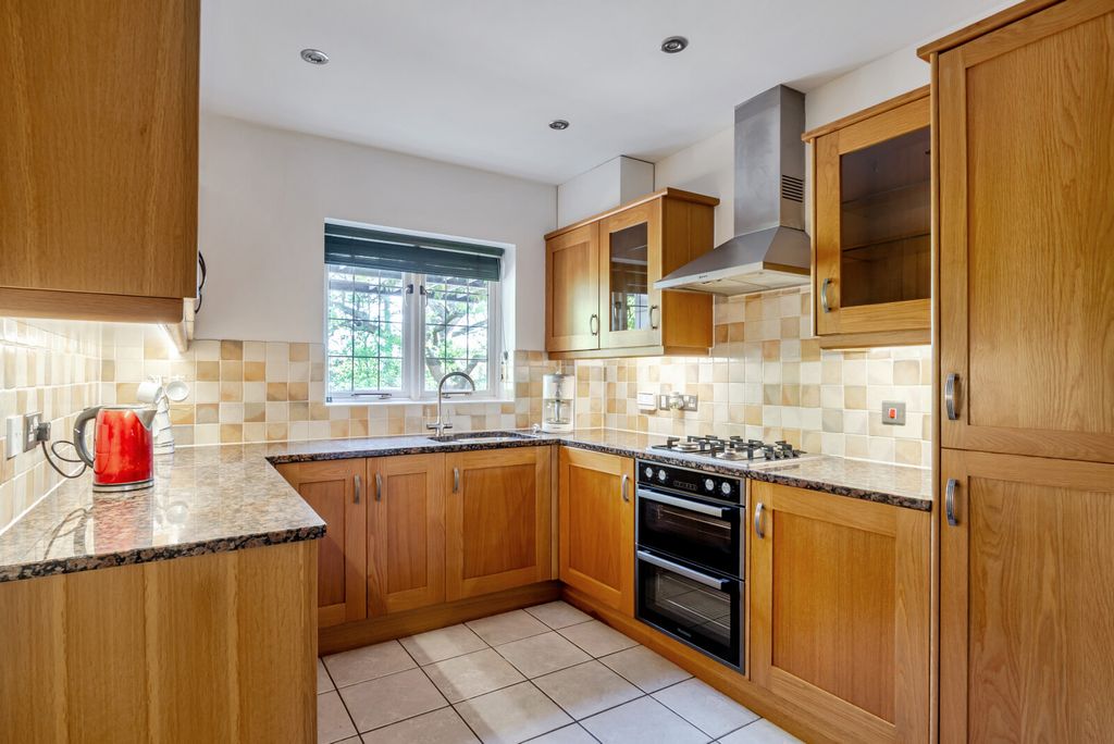 Property photo 3 of 16 1450812-21-69Ea55...