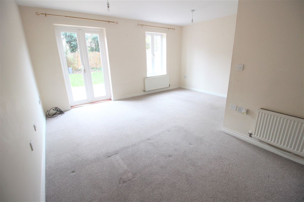 Property photo 3 of 12 Lounge/Diner