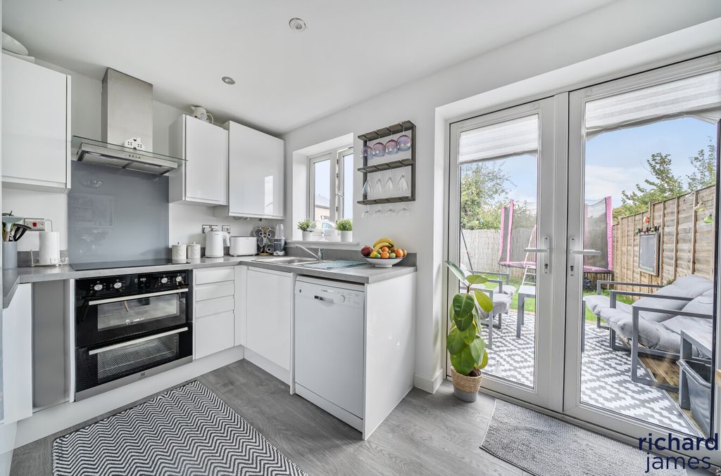 Property photo 2 of 21 0F87013Bf8c44Ef6B15d30A2c754Eefb