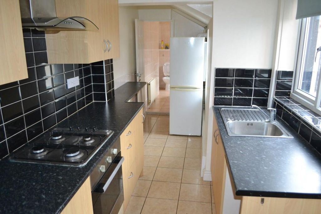 Property photo 2 of 11 Dsc_0218 (Medium).Jpg