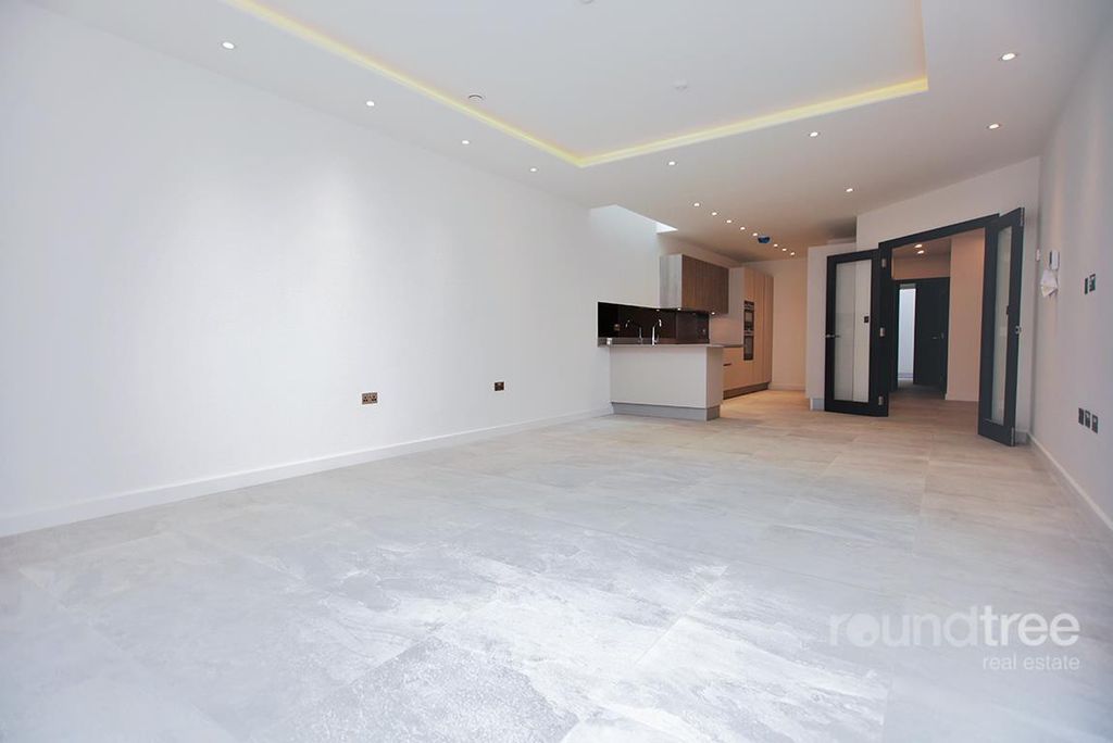 Property photo 3 of 14 (Main)