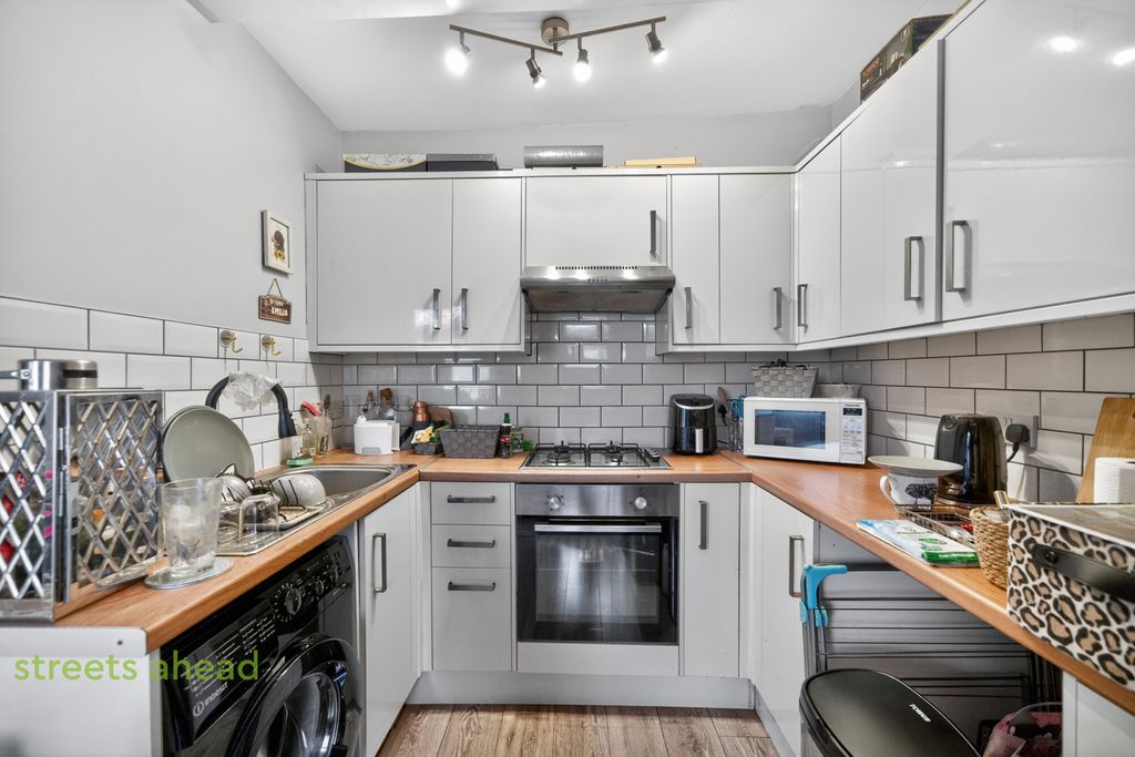 Property photo 3 of 12 3Cb92F01-E80F-4Fa...