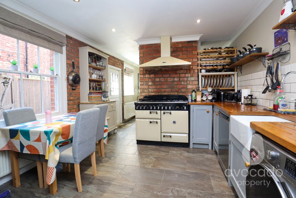 Property photo 2 of 12 5277034