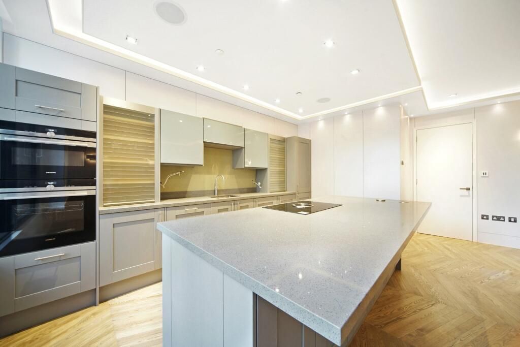 Property photo 2 of 9 Kitchen