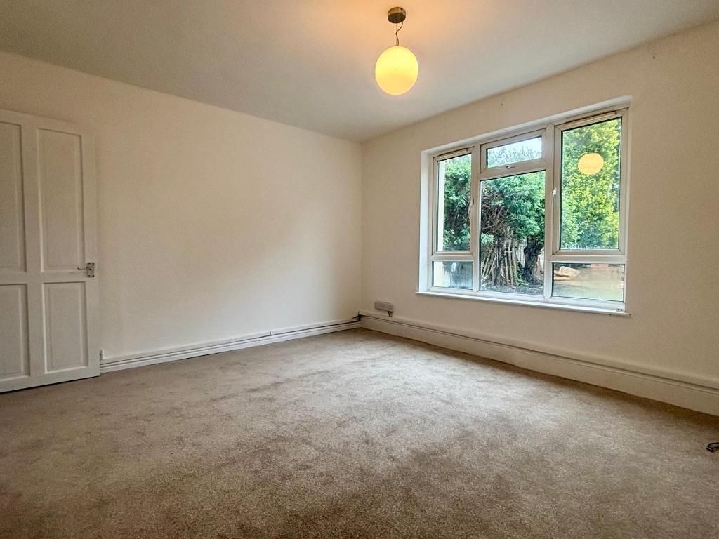 Property photo 3 of 10 Lounge