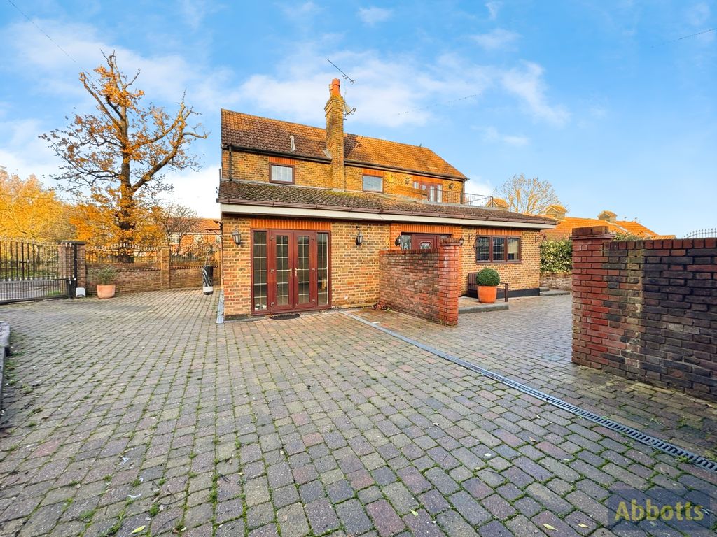 Property photo 2 of 15 Front 2