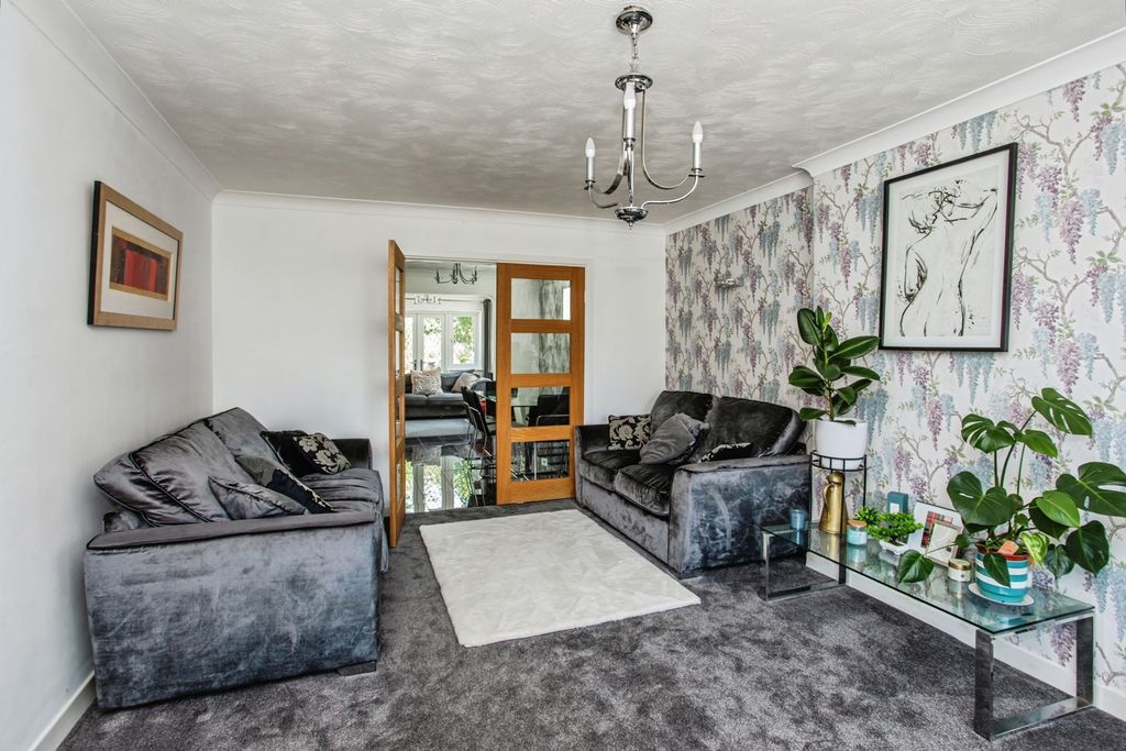 Property photo 3 of 16 Sitting Room