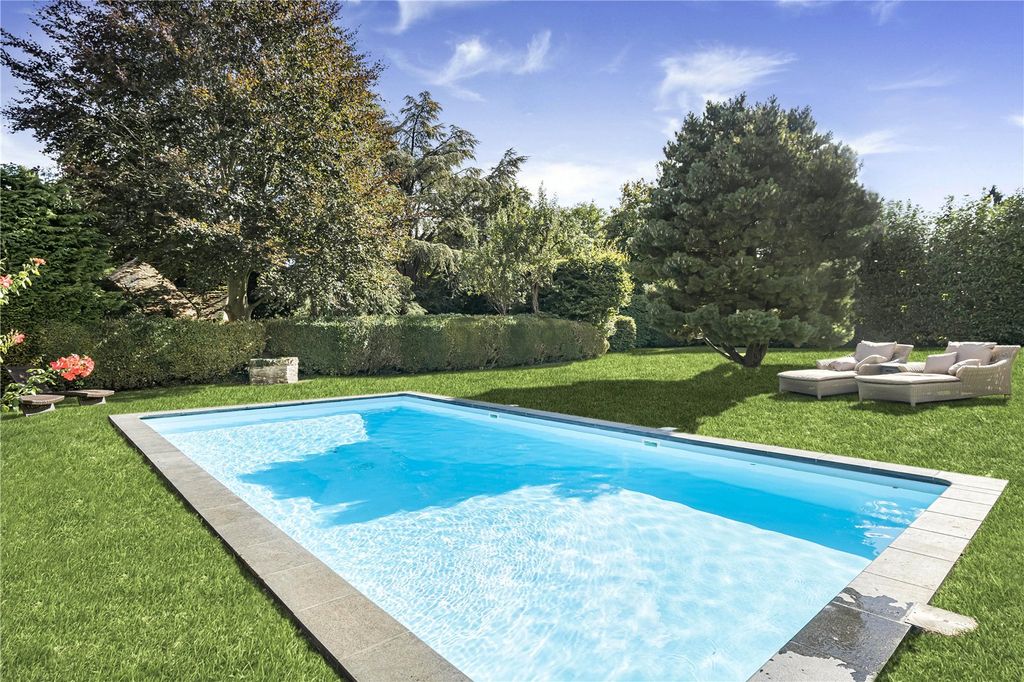 Property photo 2 of 27 Swimming Pool