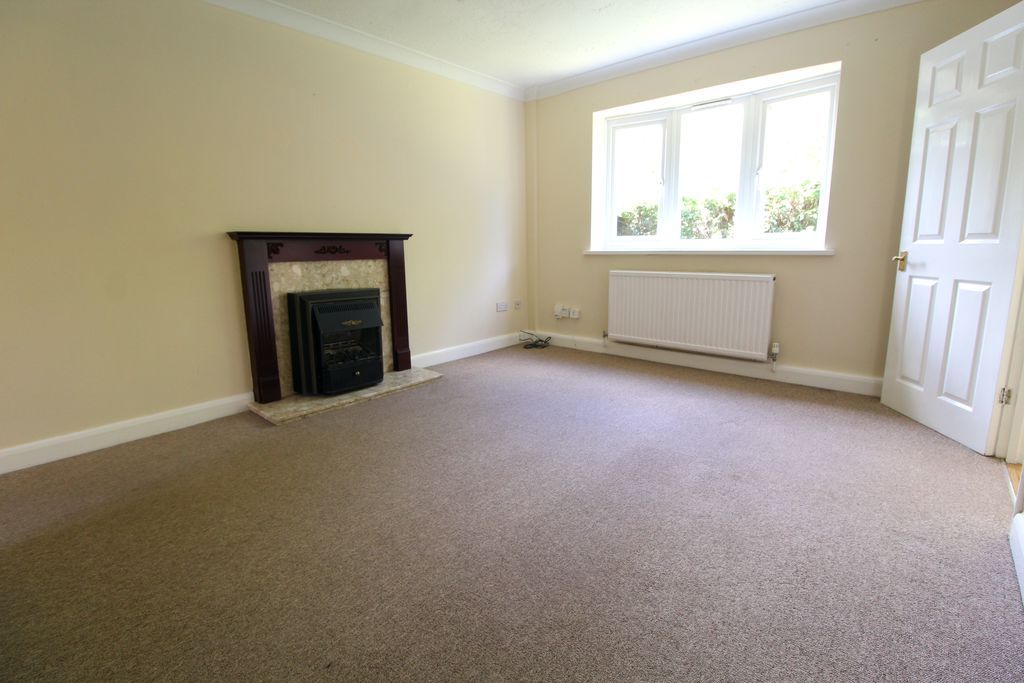 Property photo 3 of 15 Living Room