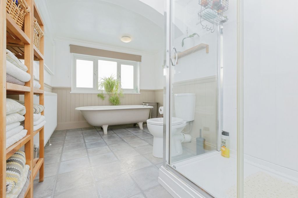 Property photo 3 of 17 Photo