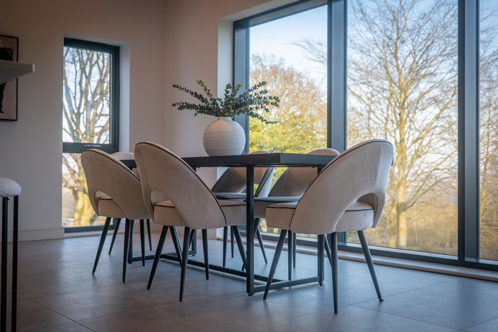 Property photo 3 of 17 Life Style