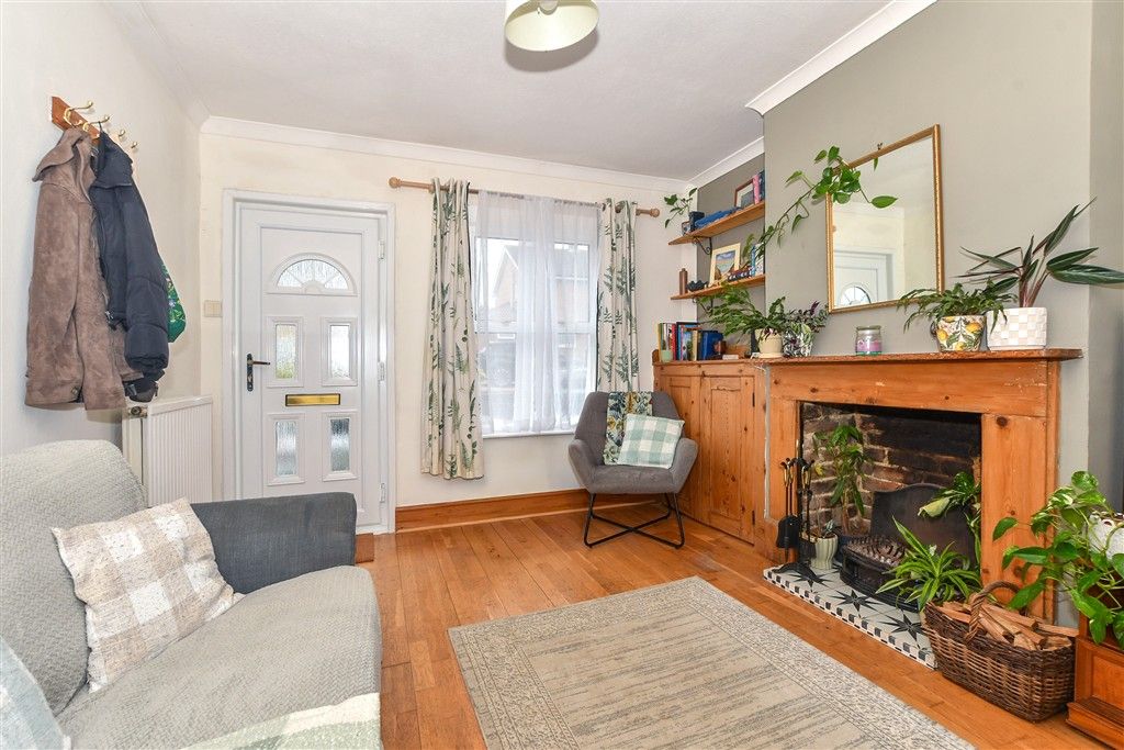 Property photo 3 of 11 Lounge