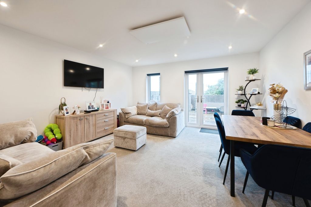 Property photo 2 of 20 Pbox-Img.Jpg