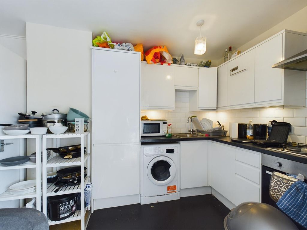 Property photo 1 of 11 Kitchen
