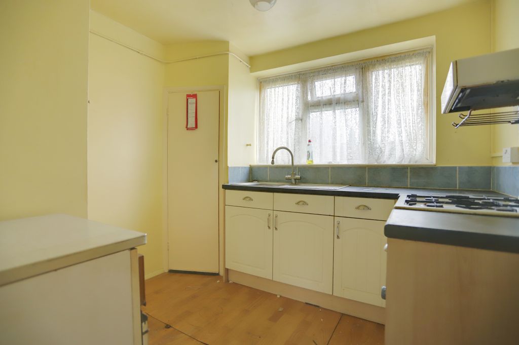 Property photo 2 of 8 3