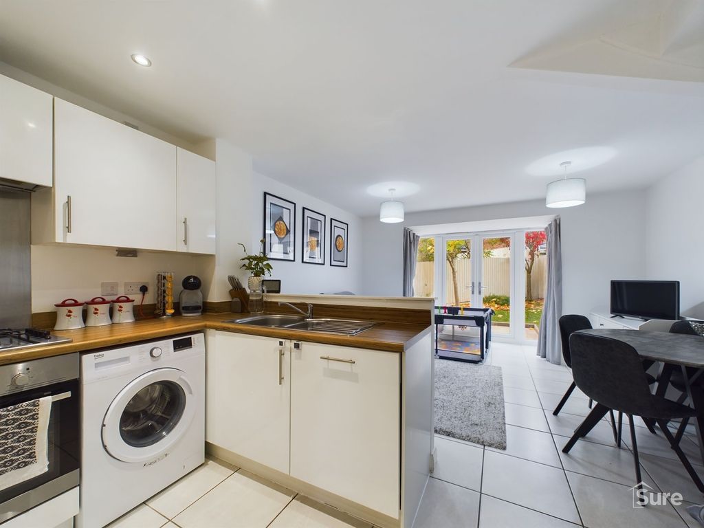 Property photo 3 of 15 Living Kitchen