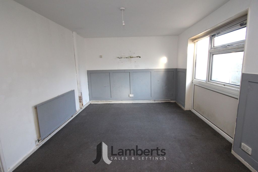 Property photo 2 of 16 Lounge