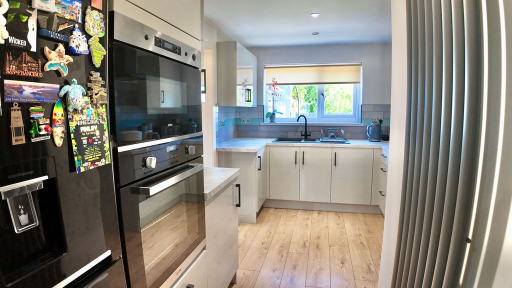 Property photo 2 of 31