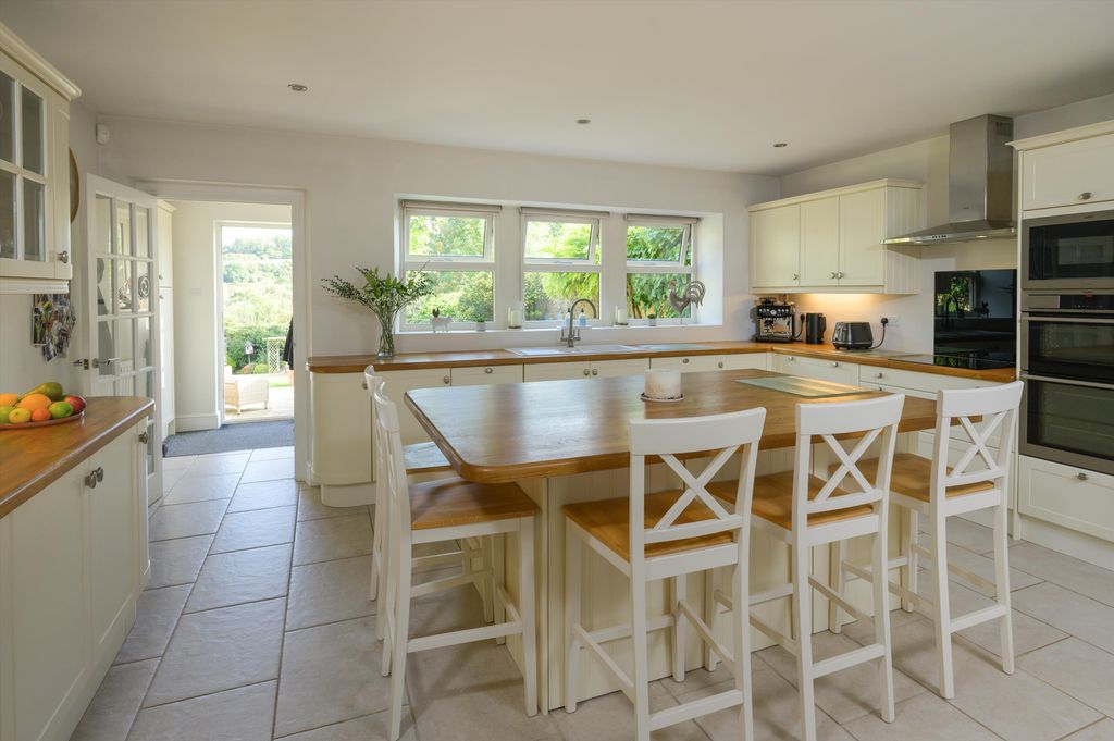 Property photo 2 of 23 Image