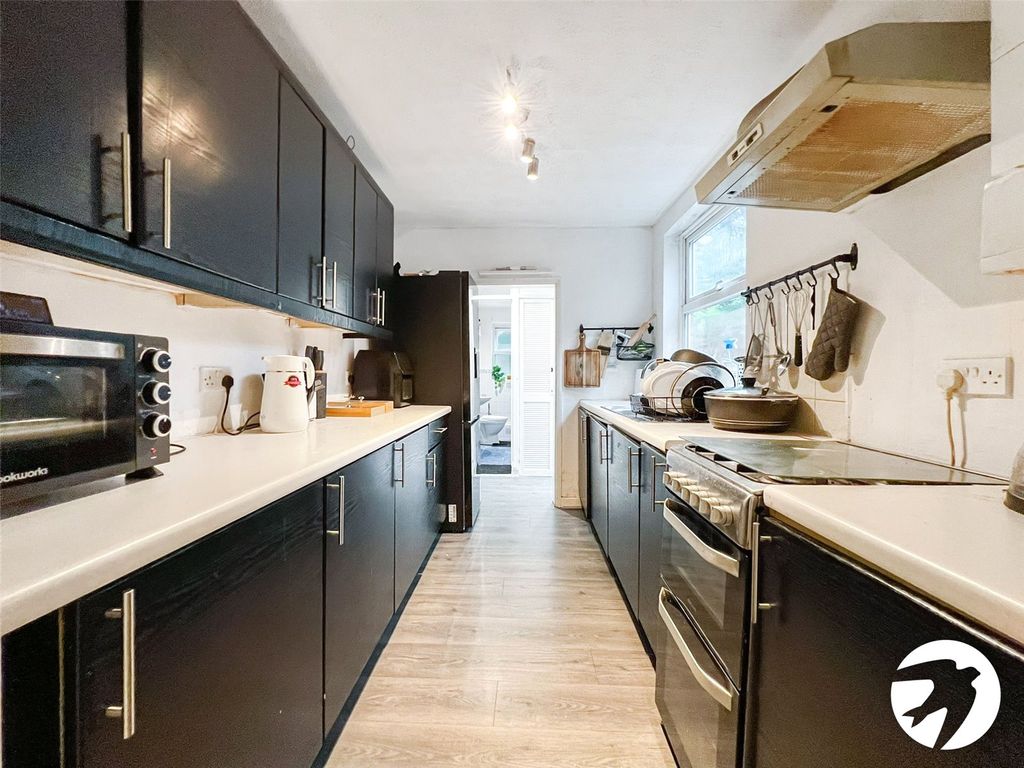 Property photo 2 of 10 Kitchen
