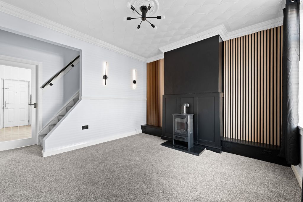 Property photo 2 of 27