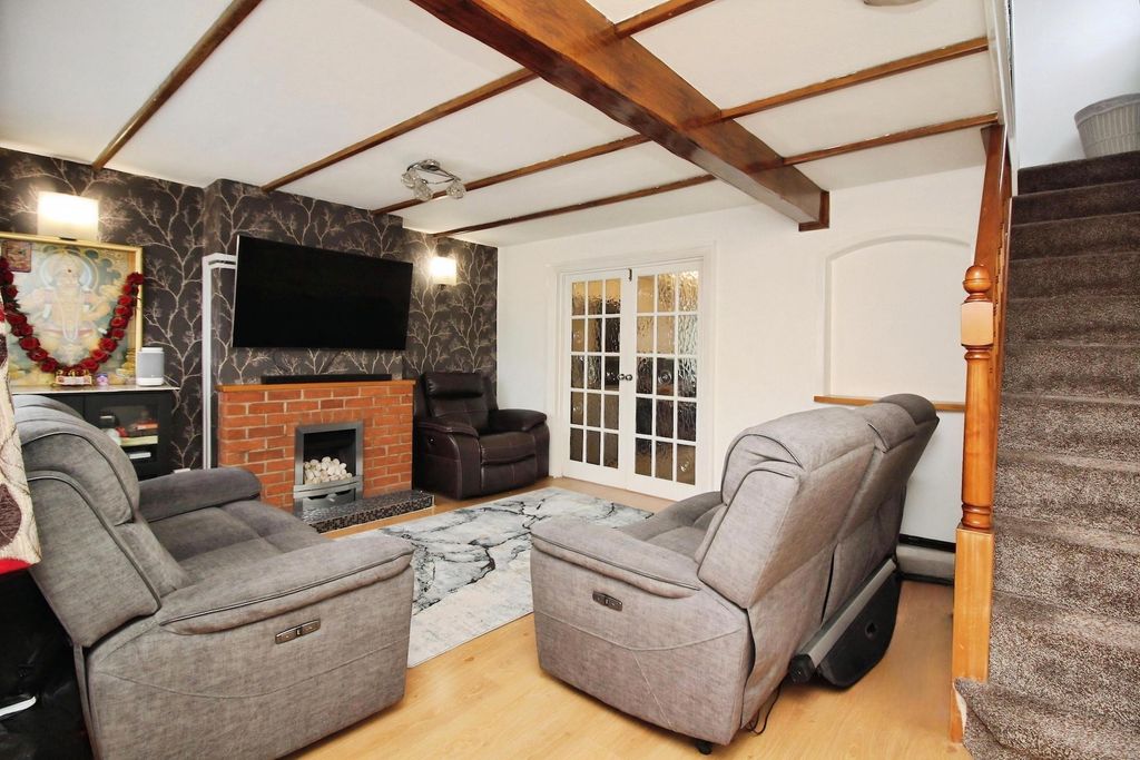 Property photo 3 of 18