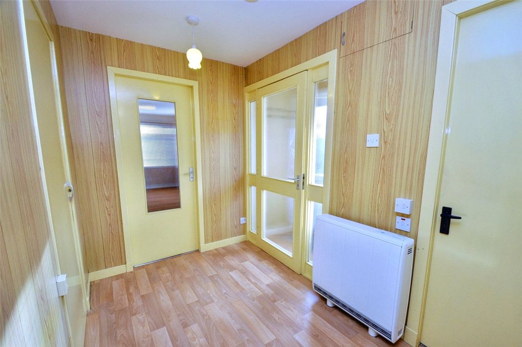 Property photo 2 of 22 Entrance Hall