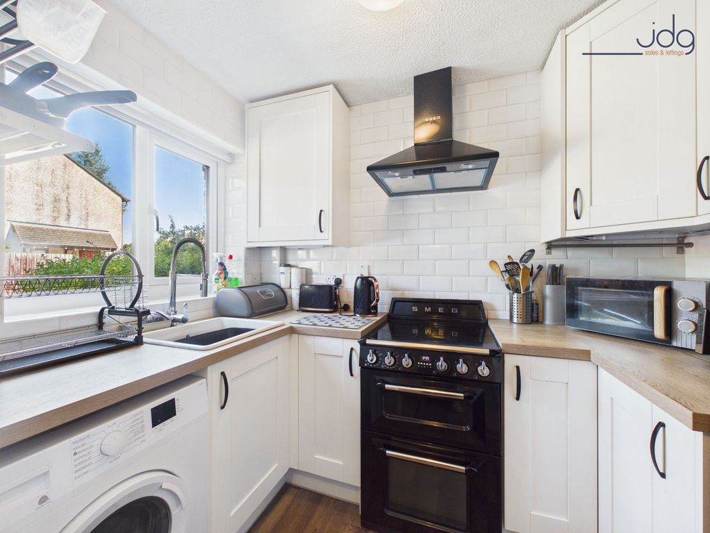 Property photo 2 of 12 Kitchen