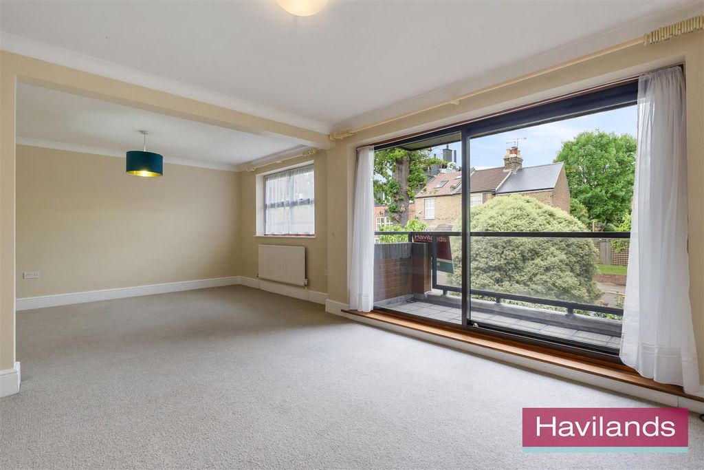 Property photo 3 of 12 Ashwood Lodge-8.Jpg