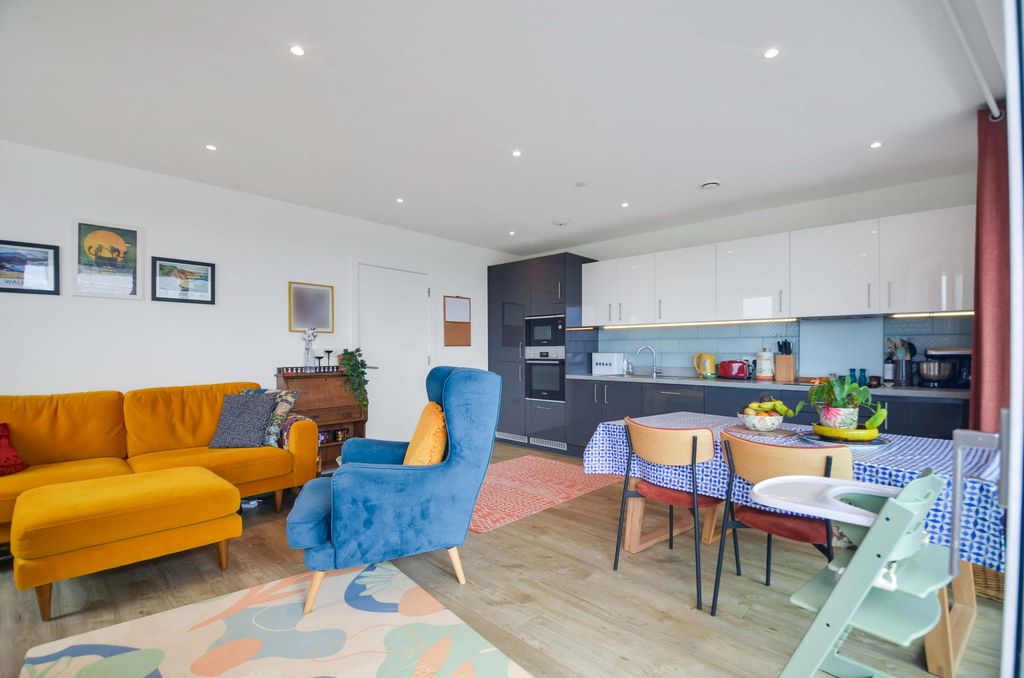 Property photo 1 of 25 Open Plan Living Area (6).Jpg