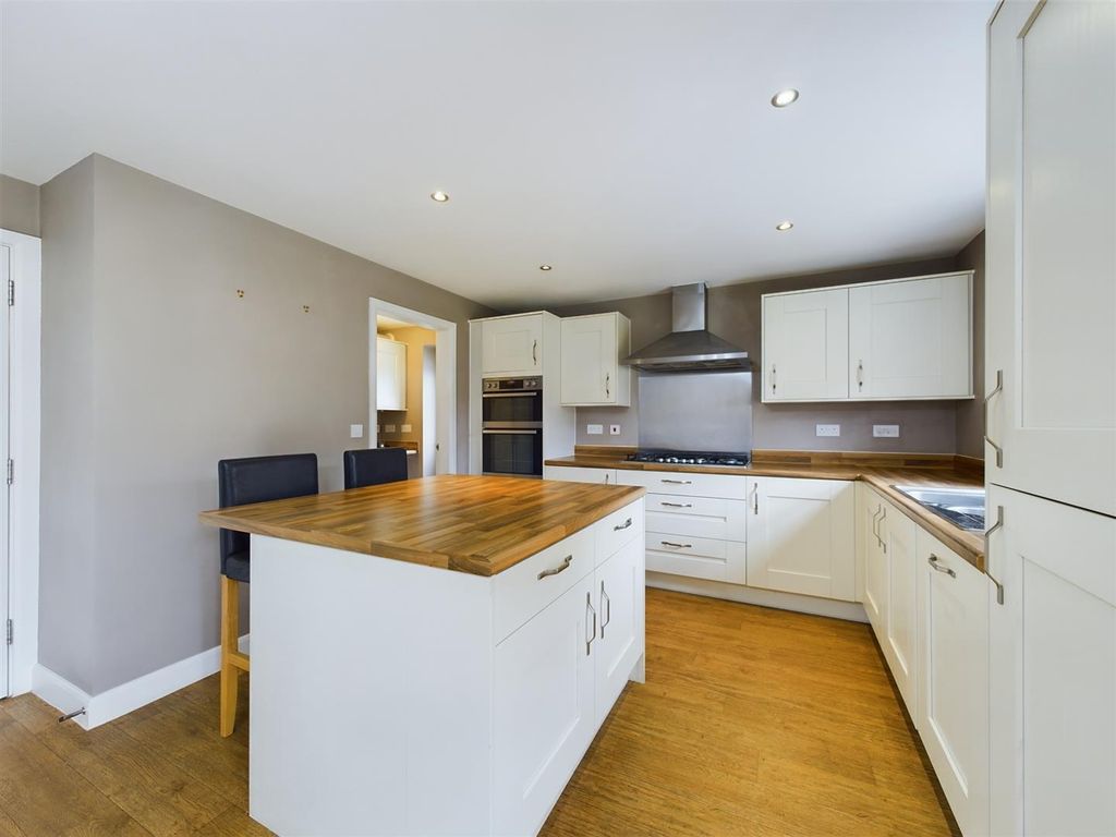Property photo 3 of 35