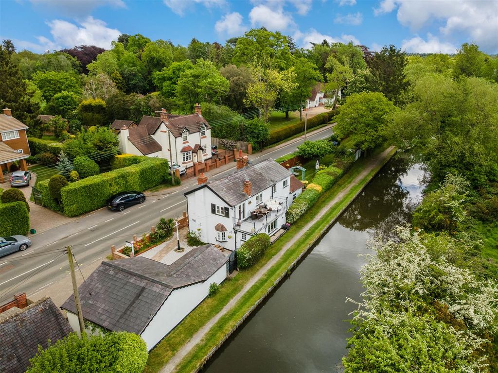 3 bed detached house for saleOld Warwick Road, Lapworth, Solihull B94