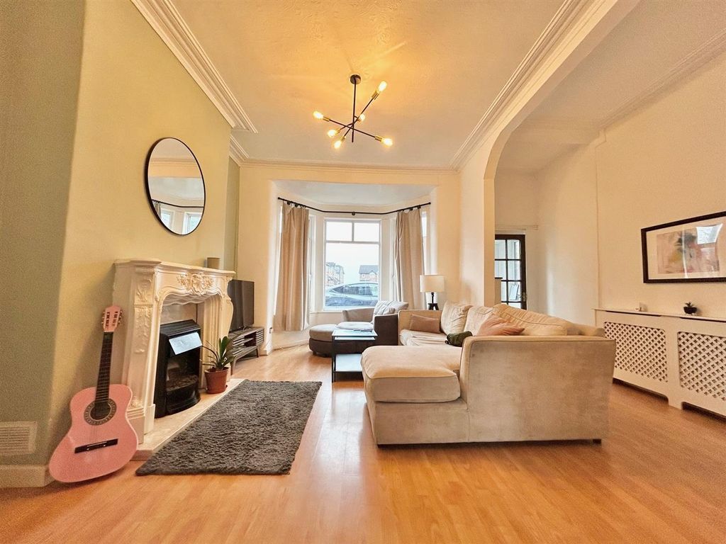 Property photo 2 of 11 Lounge.Jpg