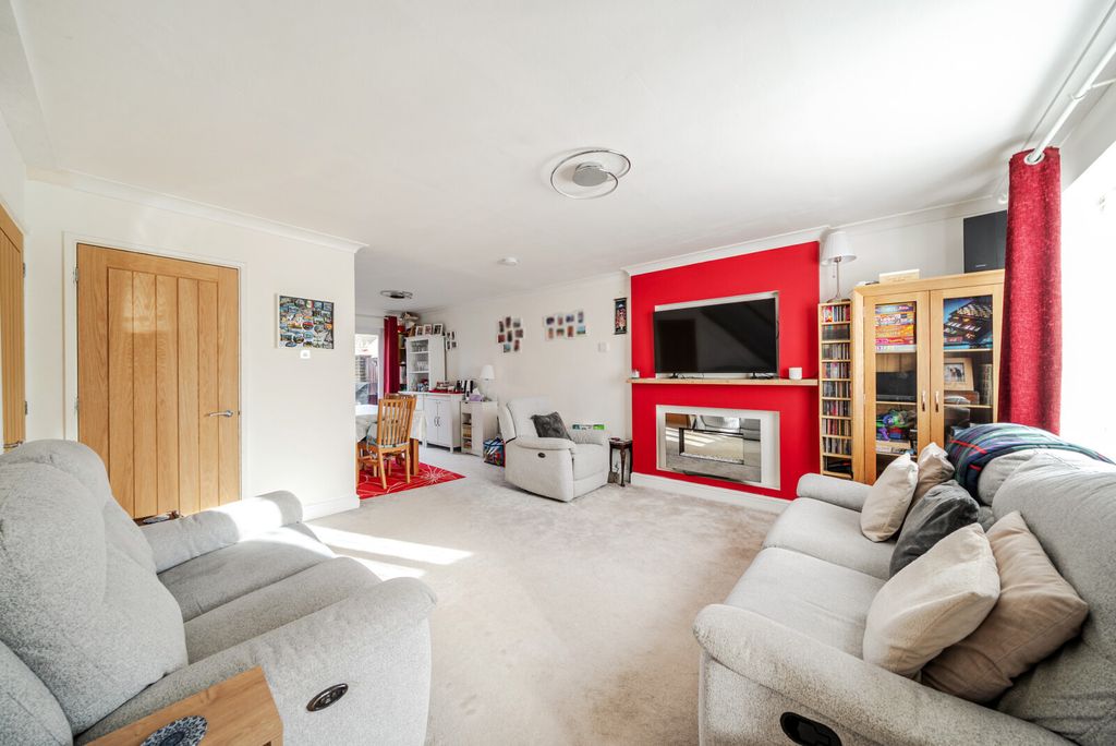 Property photo 3 of 16 Sitting Room