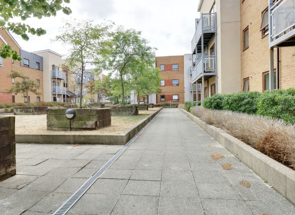 Property photo 1 of 16 4387320