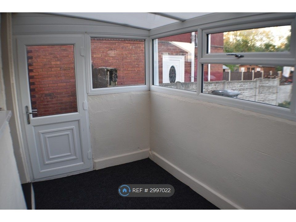Property photo 3 of 25 Conservatory